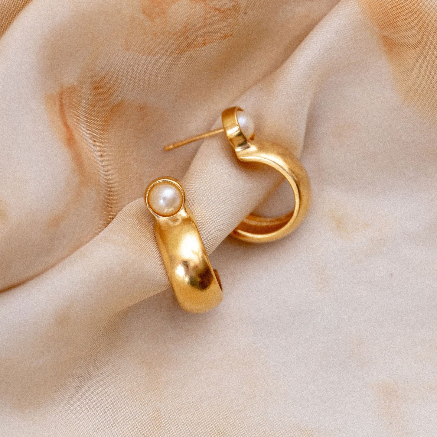 Cabinet | Kawai Hoop Earring Pearl